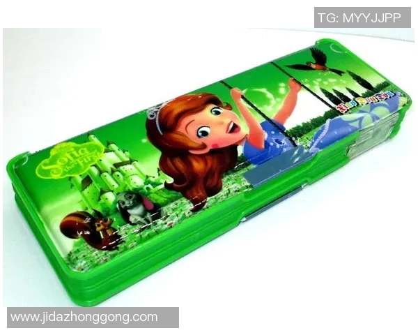 笔盒足球球星：从学生文具到足球梦想的奇妙冒险